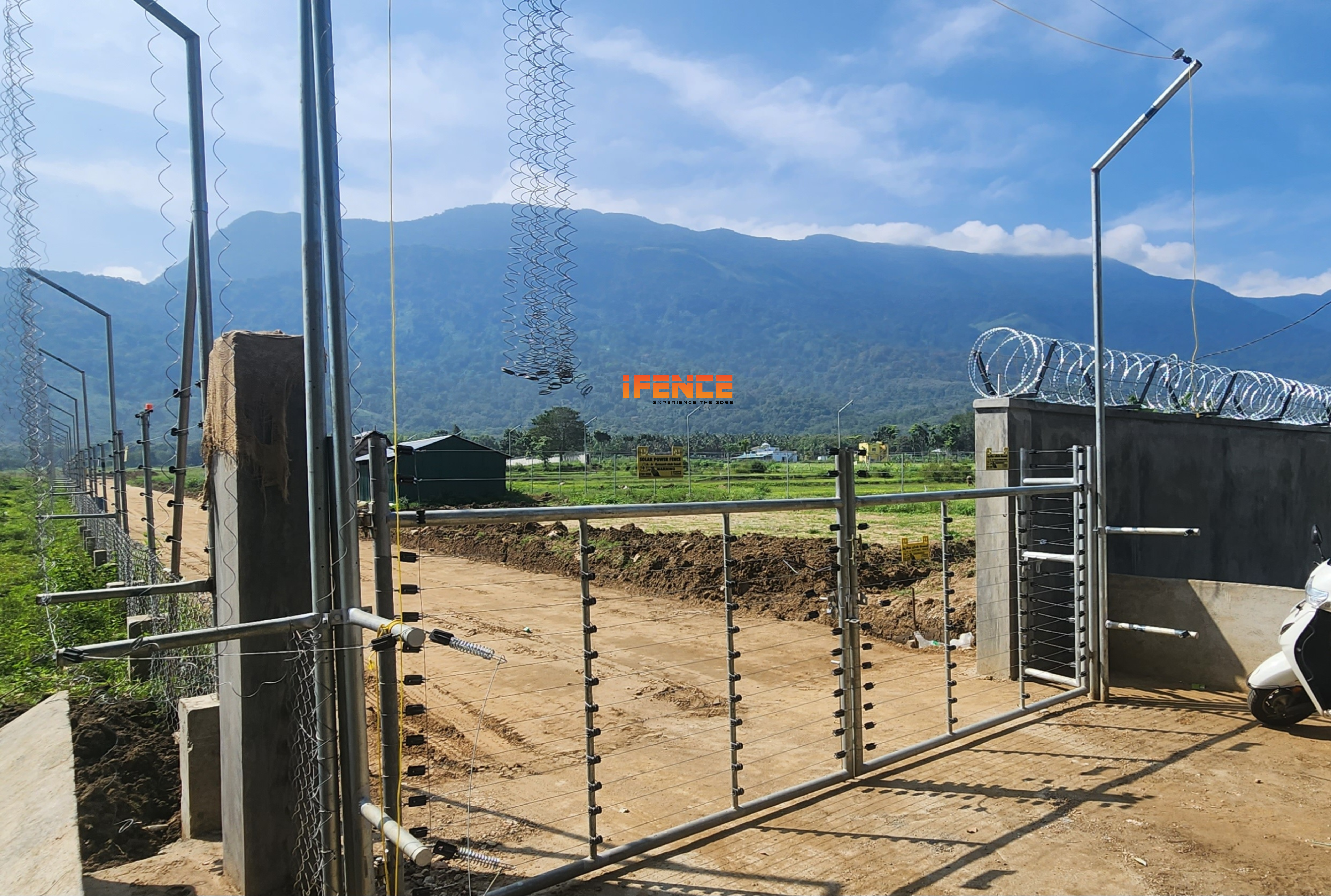 Hanging solar fence
