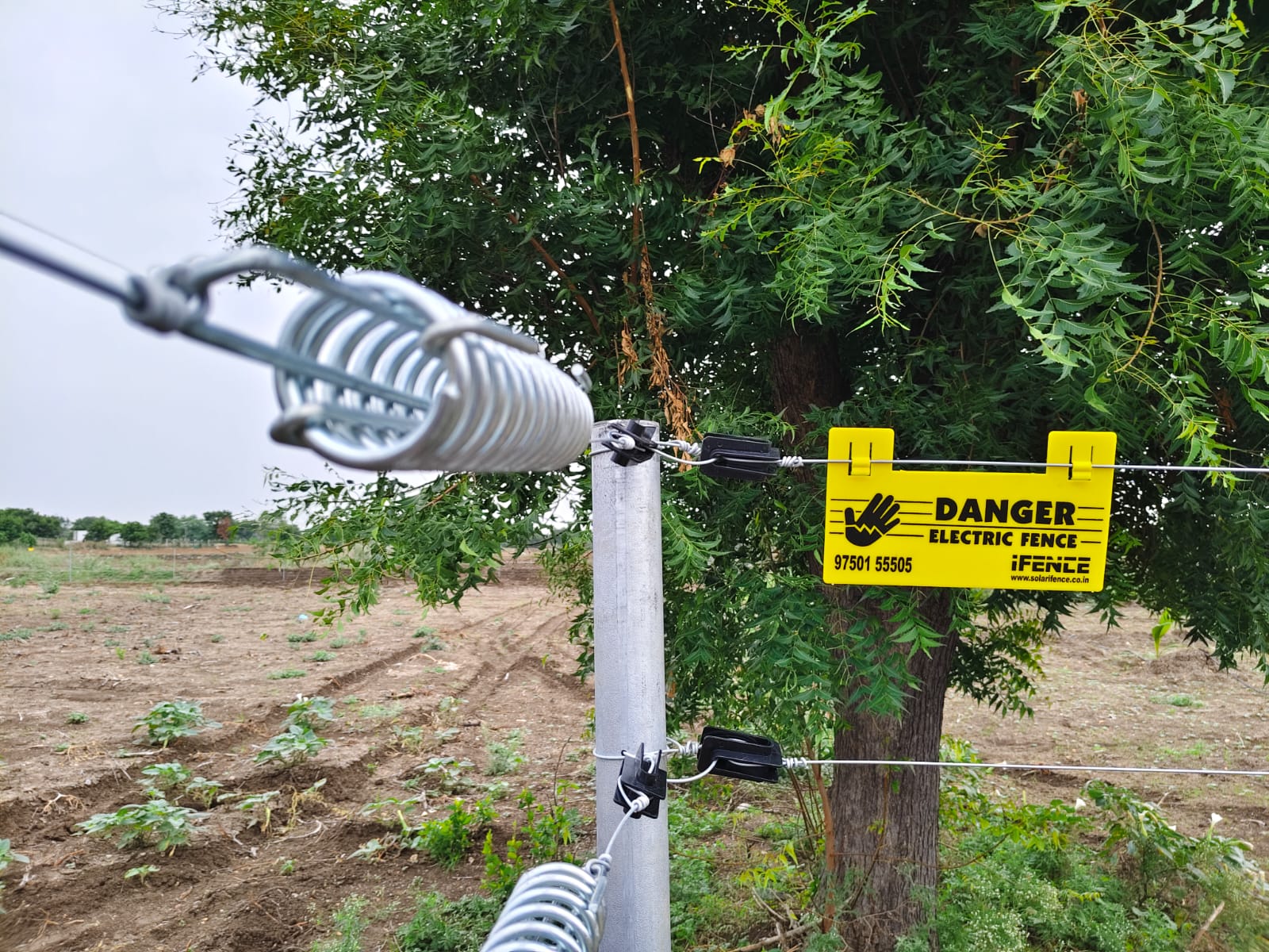 Prestressed wall fencing